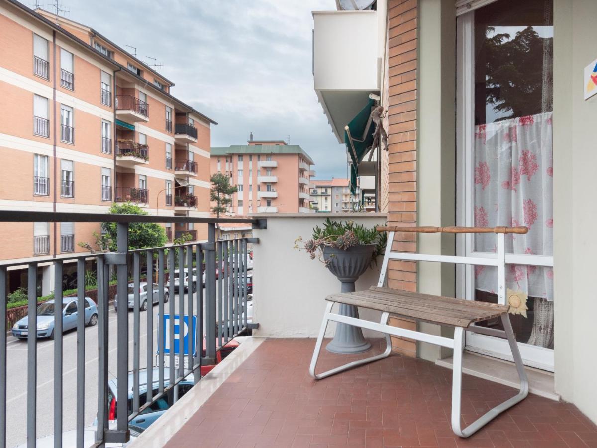 פסארו Flaminia Bright & Roomy Apartment מראה חיצוני תמונה