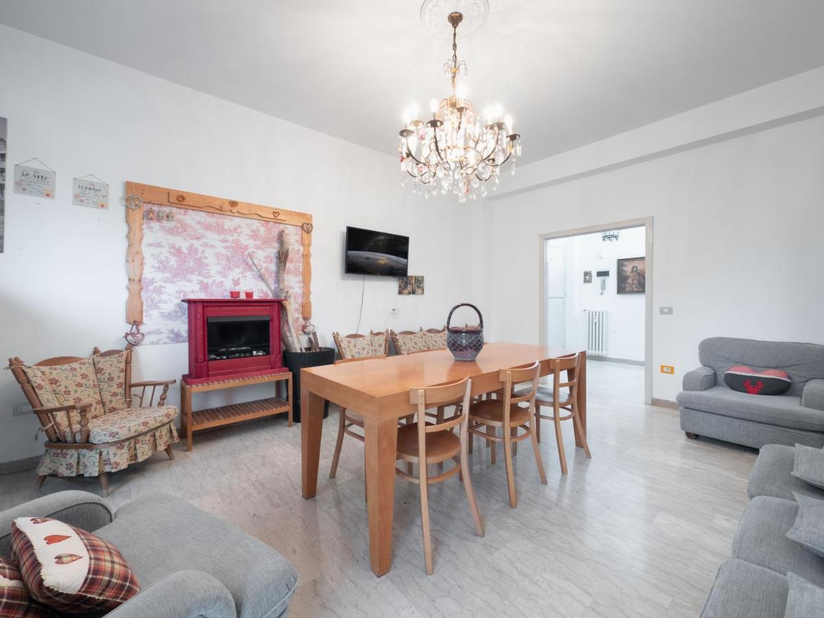 פסארו Flaminia Bright & Roomy Apartment מראה חיצוני תמונה