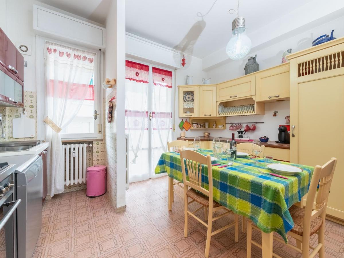 פסארו Flaminia Bright & Roomy Apartment מראה חיצוני תמונה
