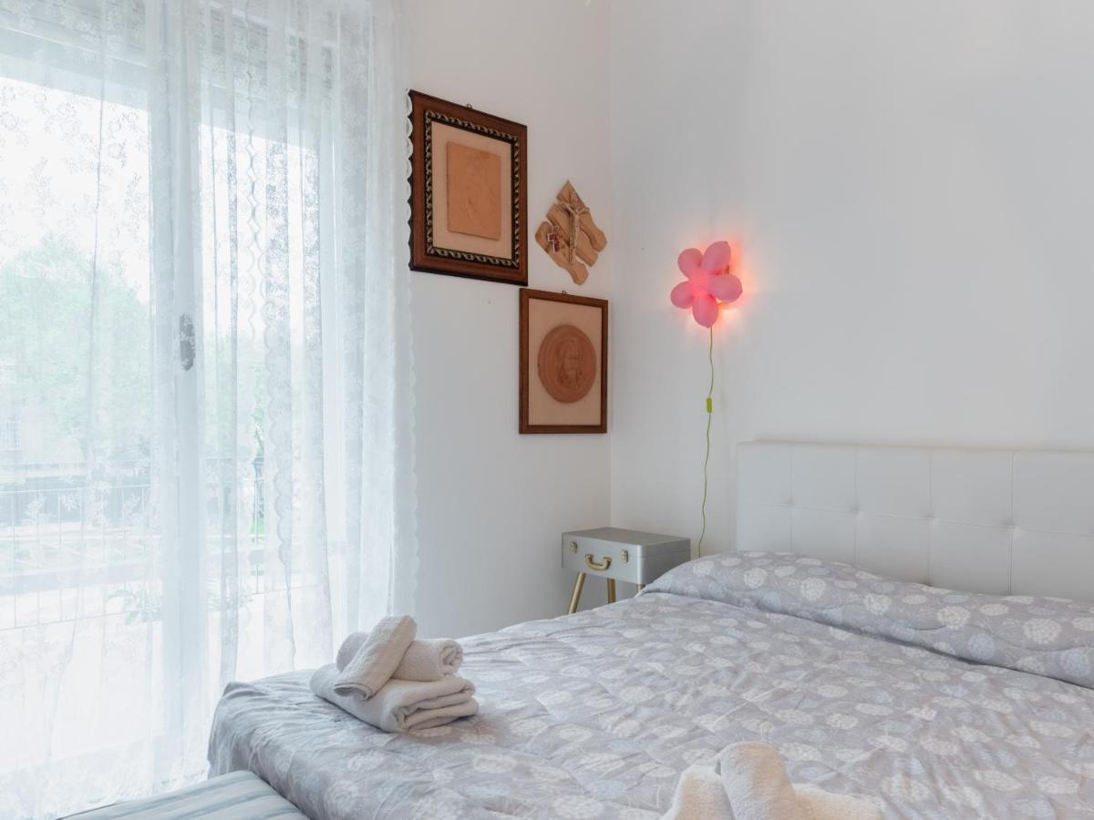 פסארו Flaminia Bright & Roomy Apartment מראה חיצוני תמונה