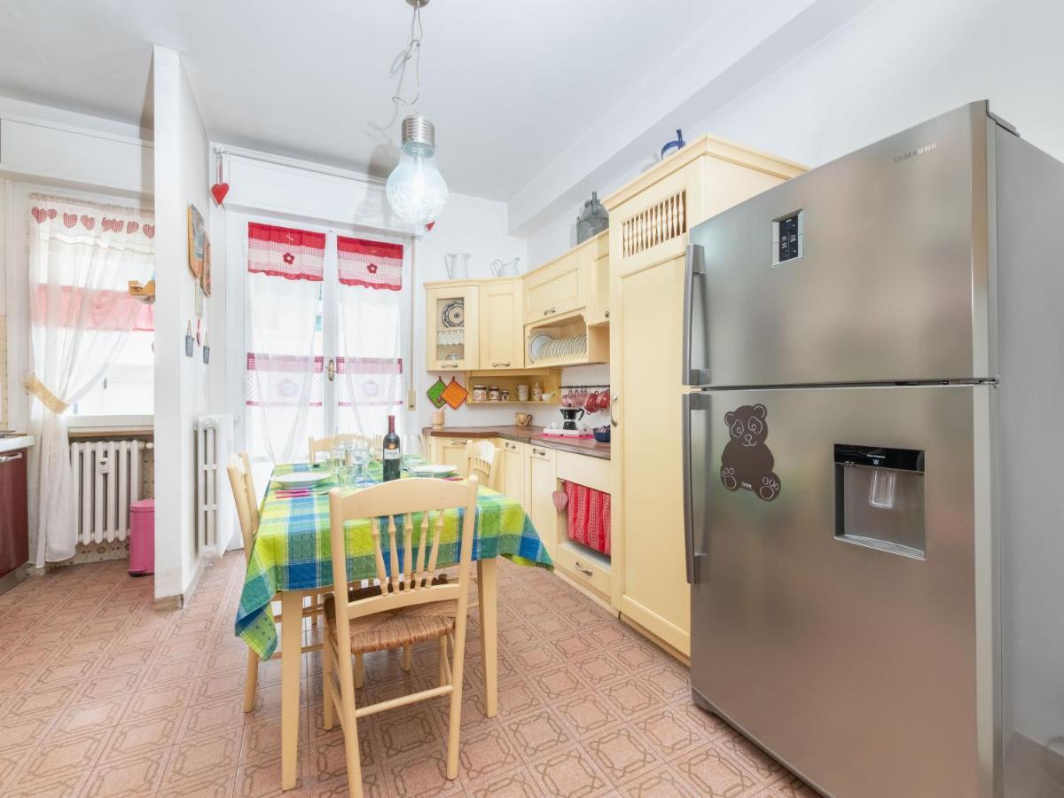 פסארו Flaminia Bright & Roomy Apartment מראה חיצוני תמונה
